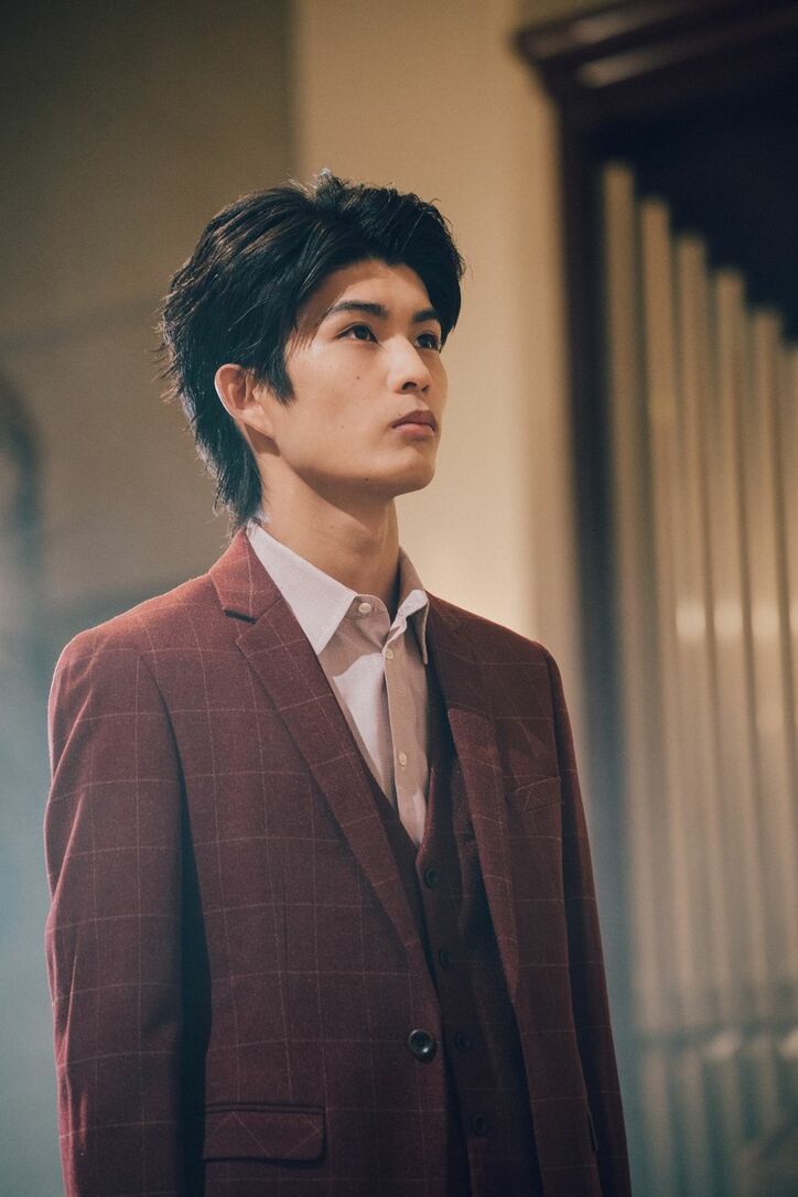 飯豊まりえ「17歳に見えない」神秘的なルックスを持つ高2俳優に熱視線、K-POP練習生にも「女性に対するアプローチの仕方が気になる」『花束オオカミ』第1話