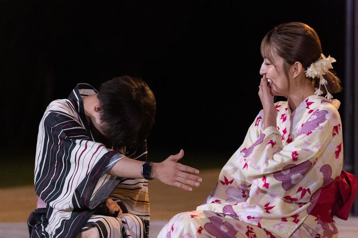 Mr.超十代グランプリ・ふみや、モデル・りかに告白でカップルに！ハグも『明日好き』第4話