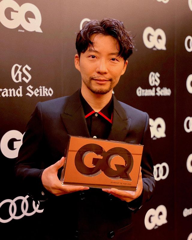 悶絶 渋くてかっこいい 星野源 髭を蓄えたダンディなスーツ姿に反響 話題 Abema Times