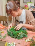 吉木りさ、クリスマスのリースを作る姿を公開「気の抜けすぎた格好で失礼」