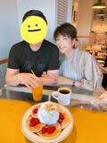 堀ちえみ、店員が撮ってくれた夫婦ショットを公開し「ラブラブ」「幸せそう」の声