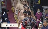 「輪の中に入れてあげてw」土俵入りで人気力士に思わぬハプニング 珍しい光景にファン騒然