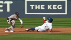 ドカベン・山田太郎似のブルージェイズ捕手、フェン直なのにまさかのセカンドタッチアウト　ゲレーロJr.が優しくフォロー