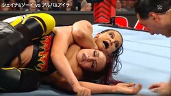 "首絞め女王"がまさかの暴走！「顔色変わってる」「まだ締めてる」タッグパートナーもドン引き