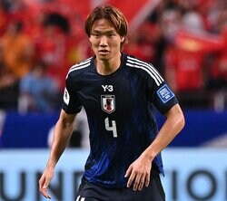 『ヤモリ』にも優しい日本代表DFリーダー！「一緒に上がる板倉さんかわいい」「懐かれてる」“癒しのワンシーン”が反響