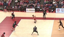 男子バレー、執念でつなぐ「顔面レシーブ」 漫画のようなガッツ溢れる執念の一コマにアリーナ拍手喝采