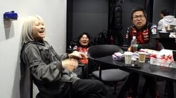 「あー！もー！」人気女流雀士・二階堂亜樹、仲間が逃した一発ツモに悶絶 床を転げ回る姿に仲間たちも大爆笑の一コマ／麻雀・Mリーグ