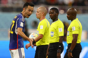 【W杯】日本対スペイン、主審がパスコース消す？　ポジショニングに意見続々「よくない」「スペース消しにくる」