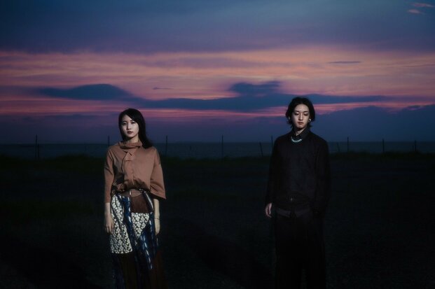 「新しい光景を届ける」YOASOBI、2.14初の配信ライブへの思い 紅白初出場で強まった互いの絆