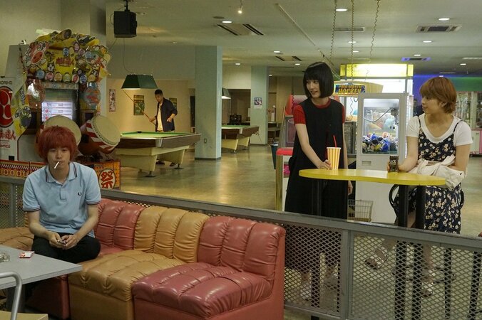 スクールカーストの頂点に君臨する成田凌、そしてそれを眺める「私」…エモさ爆発『ここは退屈迎えに来て』場面写真解禁 7枚目