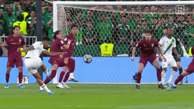 【写真・画像】「点も取れるんかい！」守田英正の“FW顔負けヘディング弾”にファン驚愕！「W杯に呼ぼう」「森保さんにアピール」日本代表待望論が沸騰　1枚目