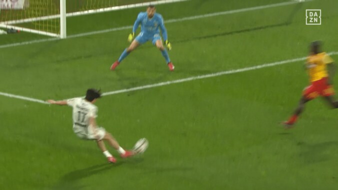 「涙出てくる」中村敬斗、足を攣りながらのフルスプリントからカウンター一閃！「痛々しいけどよかった」「チームのためにここまで...」崖っぷちチームを救う追加点にファン感涙 3枚目