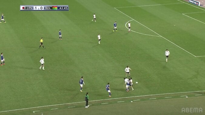 「ほんま荒いな」久保建英にハプニング発生「顔面に肘が…」「怪我させないで」強烈エルボー被害でピッチに大の字…危険プレーにファン憤慨 4枚目