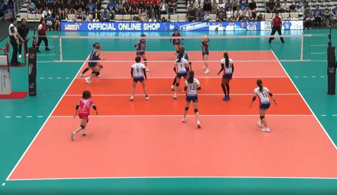 アンダーで相手コートの奥へ