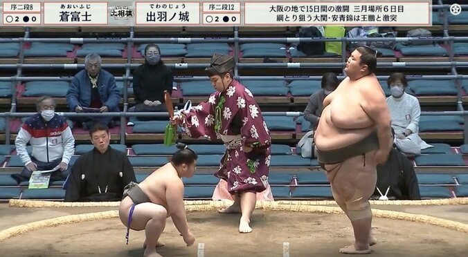 「冗談みたいな体格差」252kg巨漢力士と“142.1キロ差”対決で劇的結末 「足が先だな」「軍配どおりだわ」際どすぎる熱戦にファン一喜一憂 2枚目