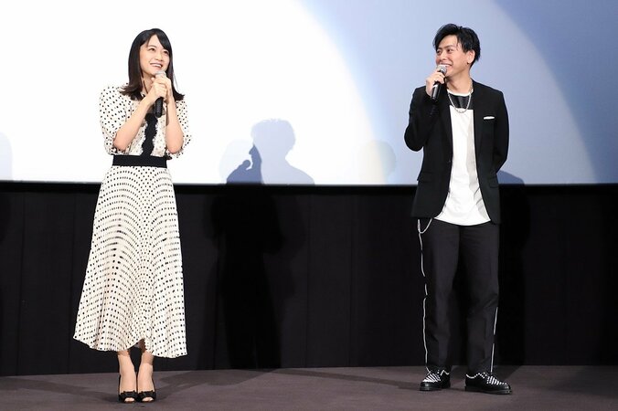 「幸せな気持ちでいっぱい」深川麻衣、初主演映画の初日舞台挨拶サプライズに涙 2枚目