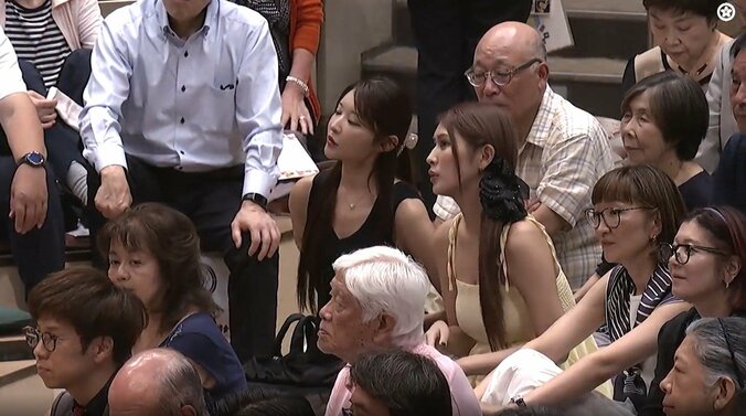 黄色いワンピース姿の波北かほ