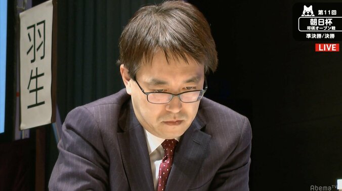 羽生善治竜王に若手たちが“恩返し”「羽生将棋」を見て育った新世代との“師弟対決” 1枚目