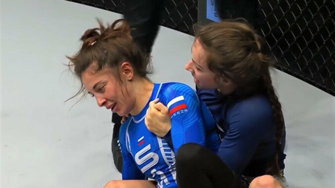 そっくり美女対決で衝撃一本 「姉妹のよう」「まさにツヨカワ」「可愛いがネタにならないくらい強い」驚きと称賛の声 1枚目