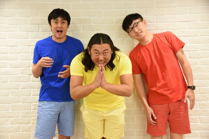 「マジで元旦やるんかい！」ロバート秋山、新年・初冠で初笑い！　「ライバルは“雑煮”です」 1枚目