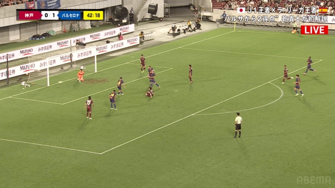 嘘だろ？ バルサを完全翻弄！ 神戸FWの“超絶ターン→ゴラッソ”に乾貴士も大興奮「うまい！うますぎる！」「宮代大聖が世界にバレてしまう」 4枚目
