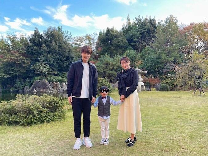  本田朋子、息子が4歳を迎え家族ショットを公開「記念に写真を撮りたかった」  1枚目