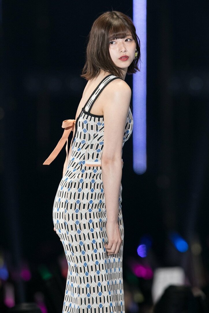 欅坂46が背中ざっくりセクシーに、個性全開アーティスティックに魅せた「TGC」ランウェイ