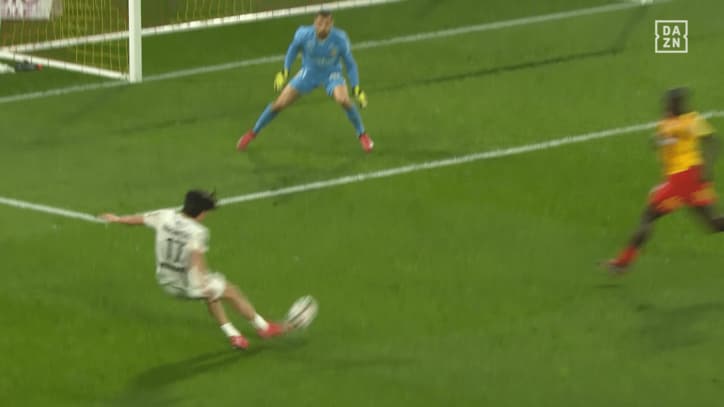 【映像】中村敬斗、足を攣りながらフルスプリント⇒右足ダイレクトシュート