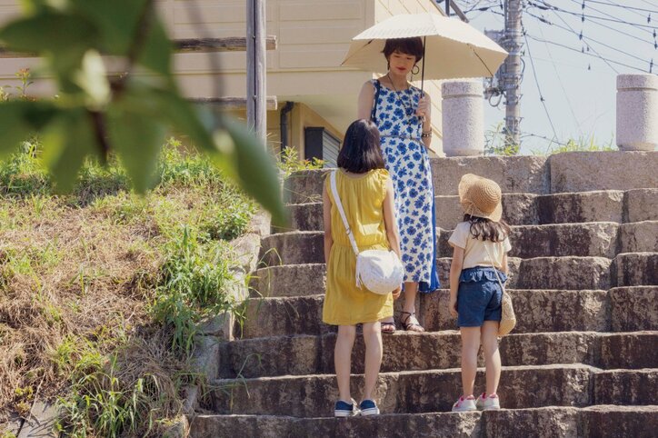 わずかな現金を滞納した水道代の足しに…ネグレクトを受ける幼い姉妹の姿が切ない 映画『渇水』より場面写真解禁