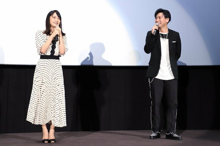 「幸せな気持ちでいっぱい」深川麻衣、初主演映画の初日舞台挨拶サプライズに涙
