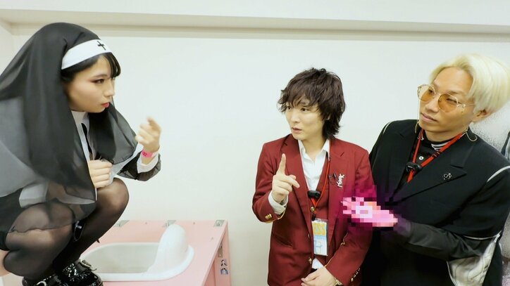 【写真・画像】令和の“カリスマ”芸人・すがちゃん最高No.1とDenの初冠番組！日本最大級【フェチの祭典】でモザイクだらけの衝撃体験　2枚目