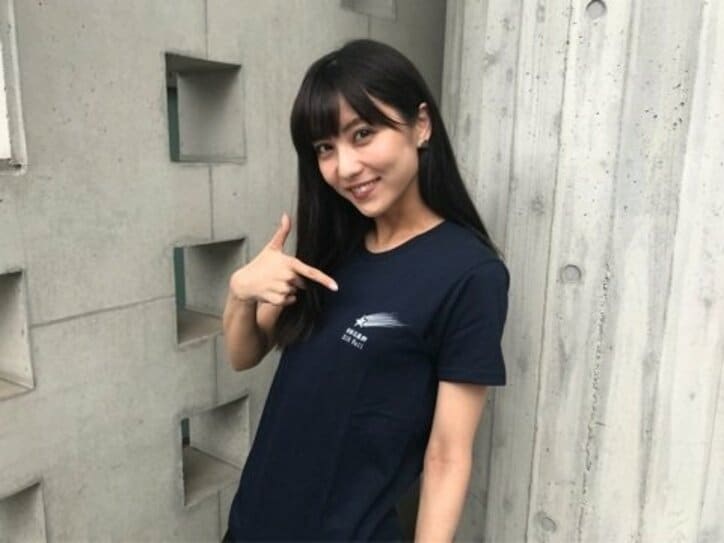 石川恋、佐々木蔵之介からのプレゼント“黄昏Tシャツ”を絶賛&感謝「お父さんありがとうございます!」