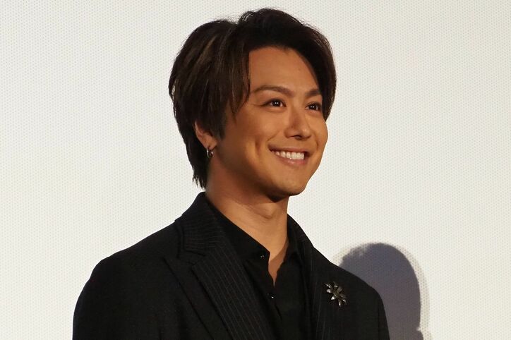 TAKAHIRO、母親役の松坂慶子に母の日プレゼント「これからもお母さんと呼ばせてください」主演映画『僕に、会いたかった』