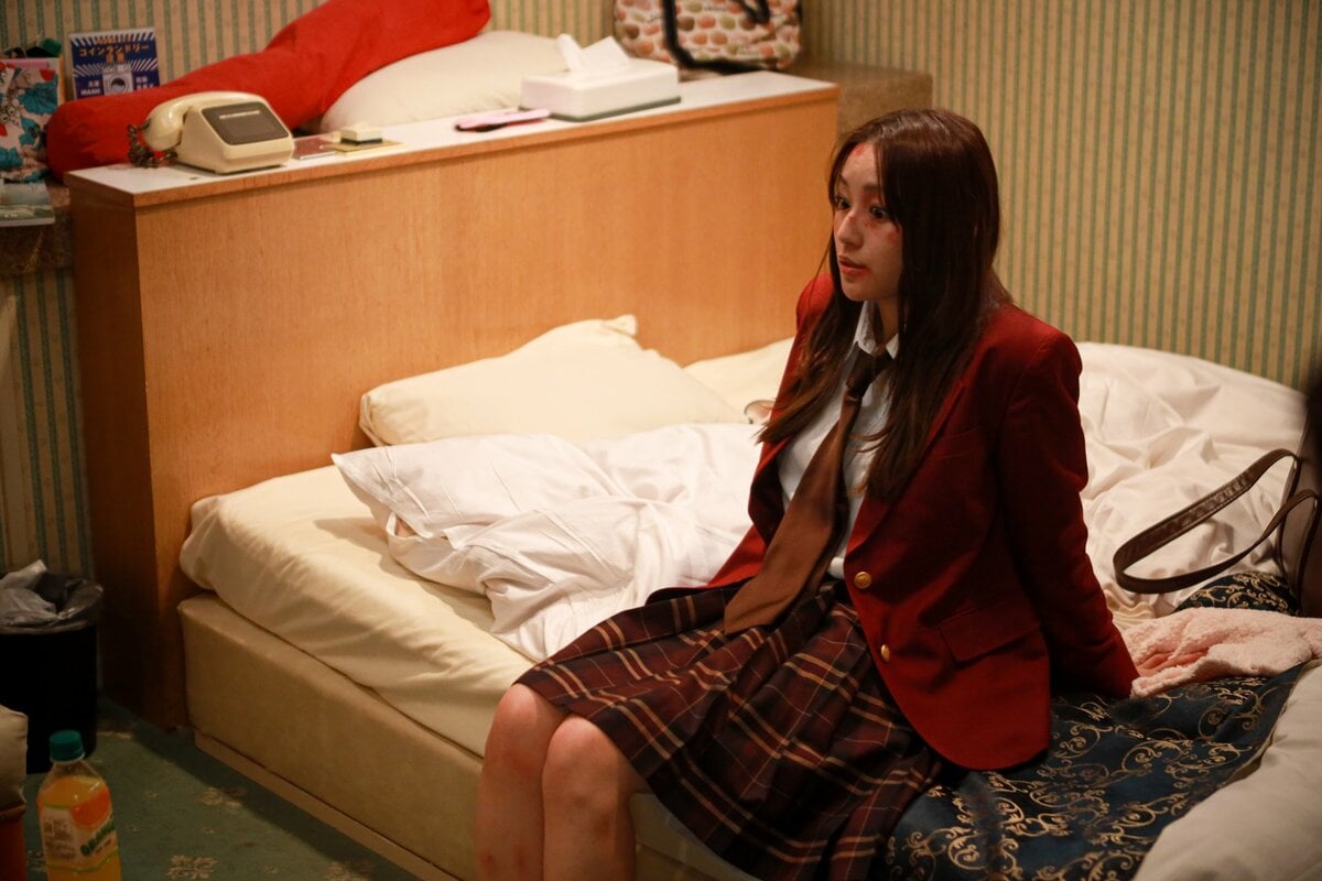  女子中学生 ラブホテル 写真・画像】「体液がついてないと…」“女子高生”浅川梨奈のハニトラが怖すぎ ラブホで睡眠薬を盛られ強制的に口にパンティーイン！『離婚しない男』 1枚目  | ドラマ | ABEMA TIMES | アベマタイムズ