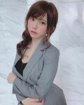 えなこが美人OLに変身！レアなスーツ姿にファン「仕事帰りの一杯奢らせて」「会社にいて欲しい」