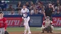 打った瞬間、バットぶん投げ!大谷翔平が、観客が、“吠えた” 古巣相手の16号確信アーチに本拠地総立ち