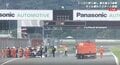 大荒れ日本最速レース、中断中に異例の光景 「メートル単位でお金が…」レース中継では“滅多に見ない一コマ”話題に