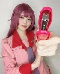 コスプレイヤー・ゆいな、「〈物語〉シリーズ」戦場ヶ原ひたぎの再現ショットに「素敵すぎです」の声