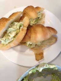 アレクサンダー『のんちゃんキレてる❗️アボカド　クロワッサンサンド作ったけど　』