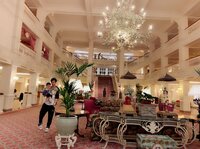 アレクサンダー『初日はParisのdisneyland ホテル』