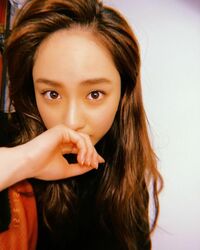 平祐奈の前髪を上げた“色っぽい”オフショットに絶賛の声「大人の魅力でカッコいい」「完璧なお顔」