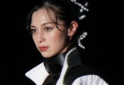 「異次元スタイル！」“奇跡の9頭身”中条あやみ、艶やかな凱旋ステージにファン惚れ惚れ「顔ちいさ」「神々しい」