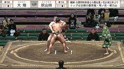 筋骨隆々で背筋も“バキバキ” 幕下ソップ型力士、164キロ巨漢力士に強烈な掛け投げ 宙を舞う巨体に館内どよめき