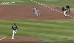 アイツ、やってんな！ 大谷翔平を「ナメすぎ」 相手投手が“怠慢プレー”… 完璧すぎる盗塁に「無警戒すぎる」