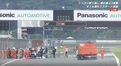 大荒れ日本最速レース、中断中に異例の光景 「メートル単位でお金が…」レース中継では“滅多に見ない一コマ”話題に