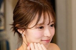 「ルール破っちゃおうかな」“ウォニョン体型”23歳モデル、寝起きの無防備すっぴん姿で掟破りの小悪魔発言