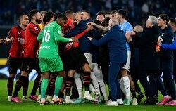 大乱闘が勃発！12年ぶりの“退場３人”で大荒れ→試合後にラツィオとミランの選手が取っ組み合い…主審には「スキャンダラス」「全てを誤った」「恥ずべき男」など批判殺到