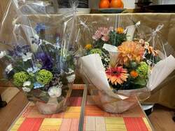  上島竜兵さんの妻、亡き夫の命日を報告「お供えで仏前は、竜ちゃんの好きなものでいっぱいです」 