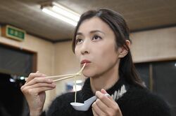 レジェンド・水野美紀『奪い愛』に降臨！大谷亮平に脚をさするよう懇願しSNS沸騰「存在感ありすぎる」『奪い愛、高校教師』第4話