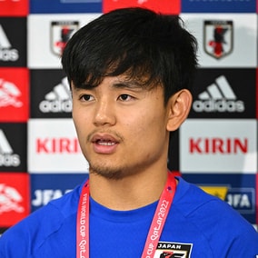 久保建英が話題の「髭」と「サングラス」の真相を説明。実は単なる…